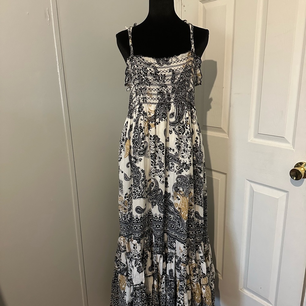 Bila White Black and Gold Paisley Maxi Dress - M